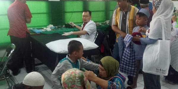 KHITANAN MASSAL PADA HUT PINDAD KE 35