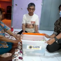 Penyaluran Paket  Sembako kepada Pensiunan Pindad yang membutuhkan